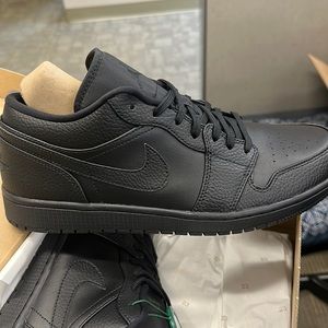 Air Jordan 1 Low Triple Black